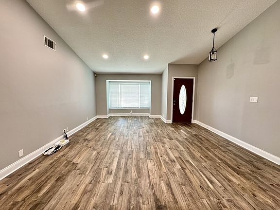 3rd image of 1301 Queen Elaine Dr