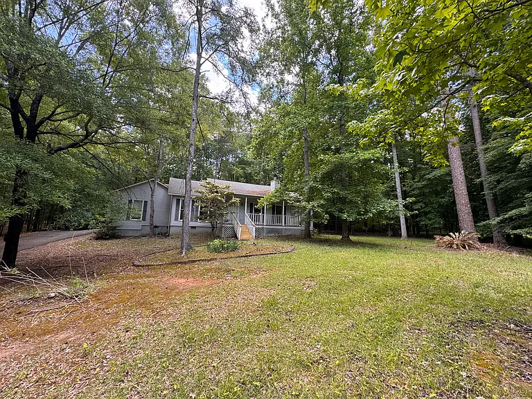 112 Oak Leaf Cir — Photo 1