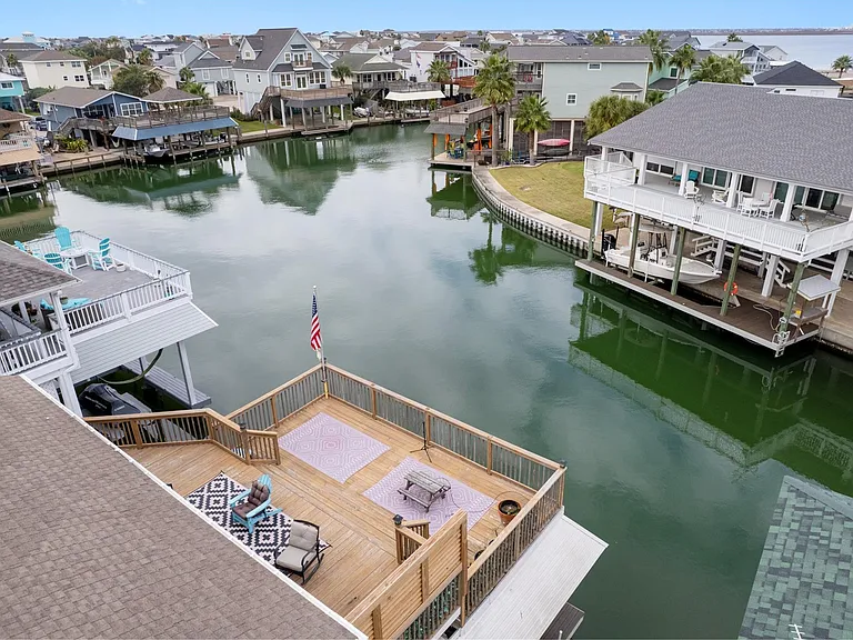 1114 Tiki Dr — Photo 40