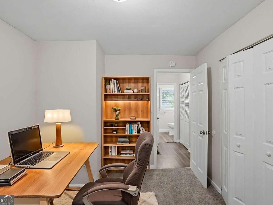 4th image of 748 Amber Pl NW