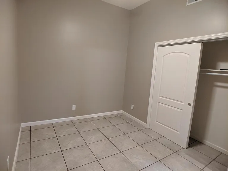 2435 S Dixie Dr — Photo 12