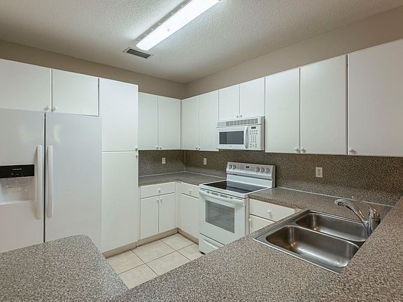 4th image of 667 NE 35th Avenue