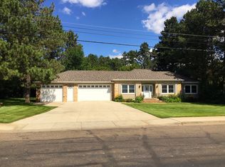 1558 Empire Rd, Dickinson, ND 58601