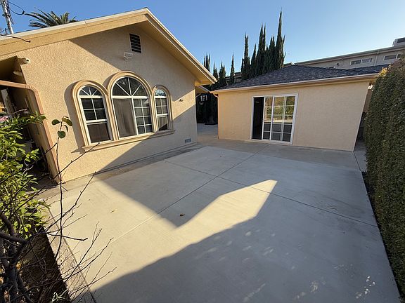 3rd image of 725 E Orange Grove Ave