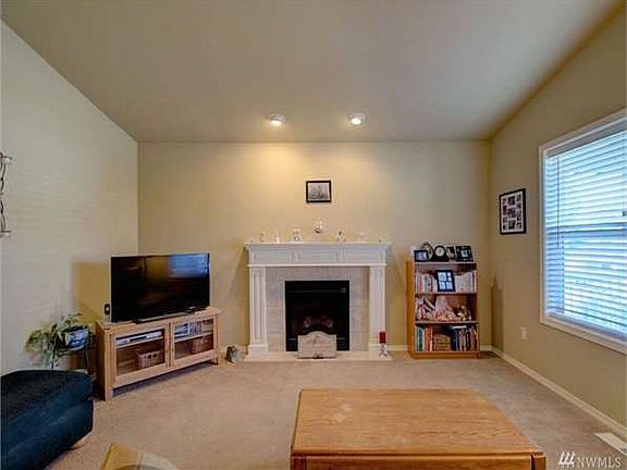 5th image of 630 Hamlin Pl