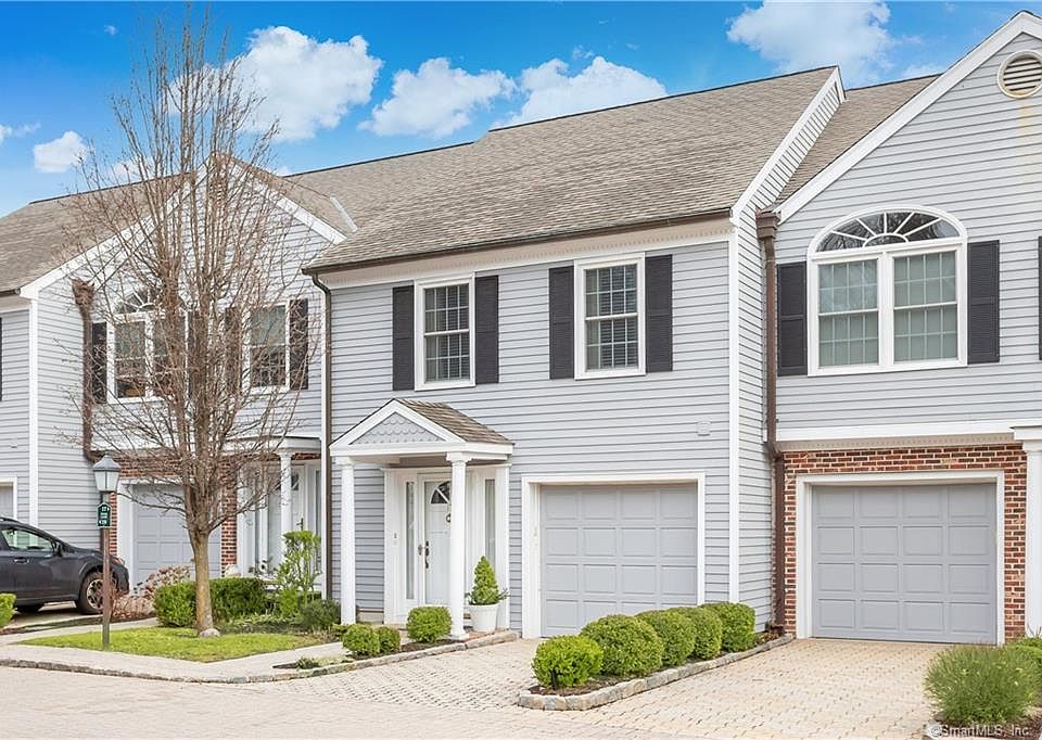 1st image of 17 Pond Ln Unit 17
