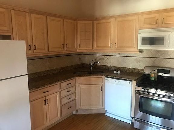 3rd image of 3304 W Beach Ave APT 2