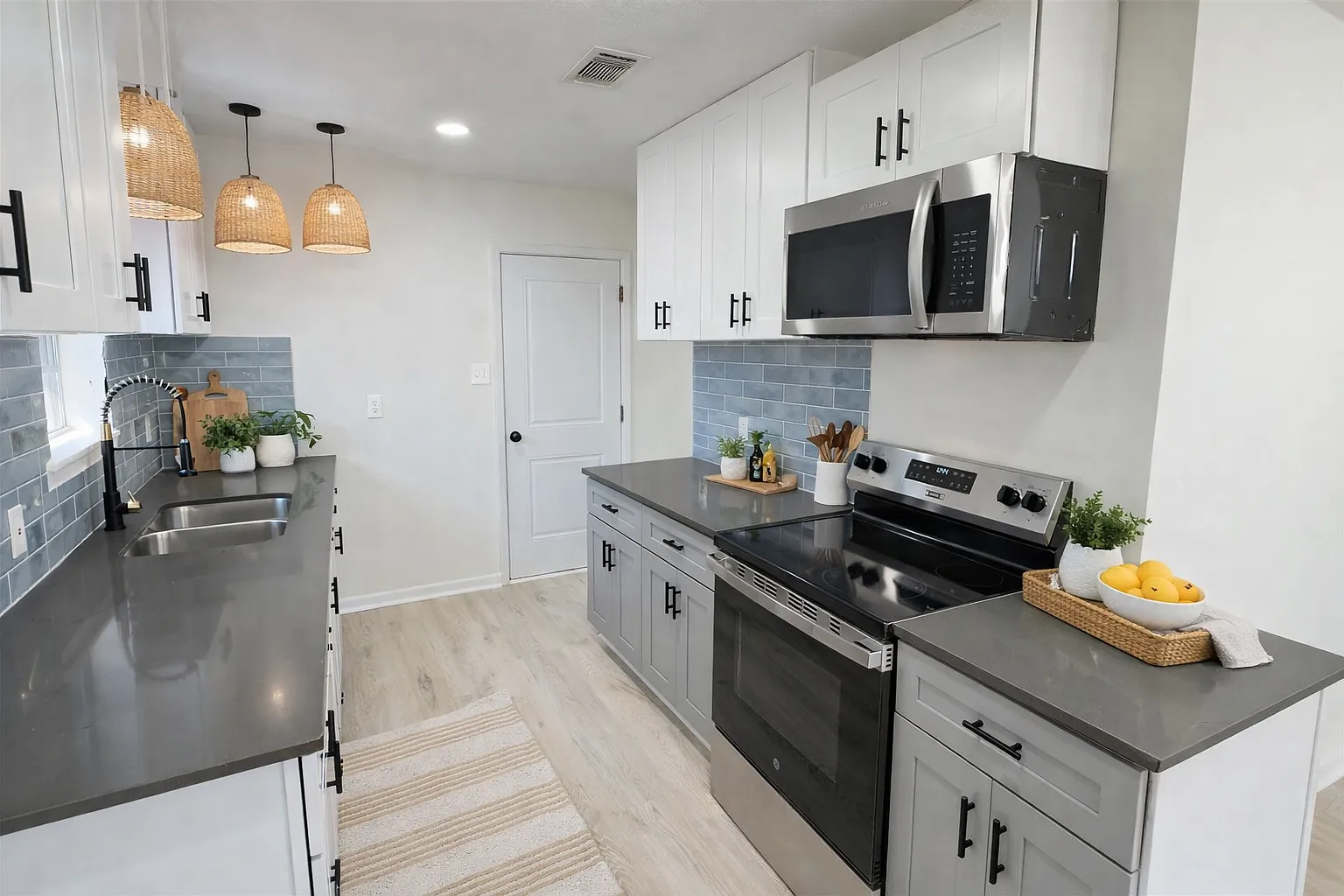 3 bed, 1320 sqft, $1,800 — Photo 4