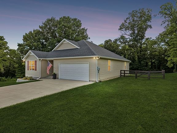 4th image of 111 Fiddlers Ct