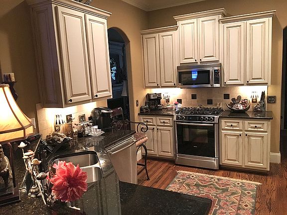 2nd image of 122 Glengerry Dr