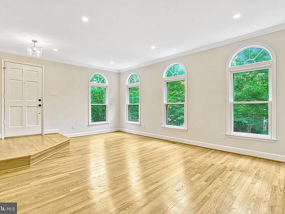 4th image of 3834 Charles Ave