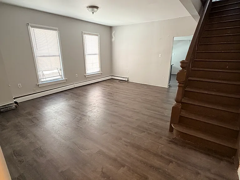 22 Sheldon St — Photo 2