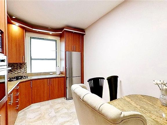 5th image of 3045 Ocean Pkwy APT 2H