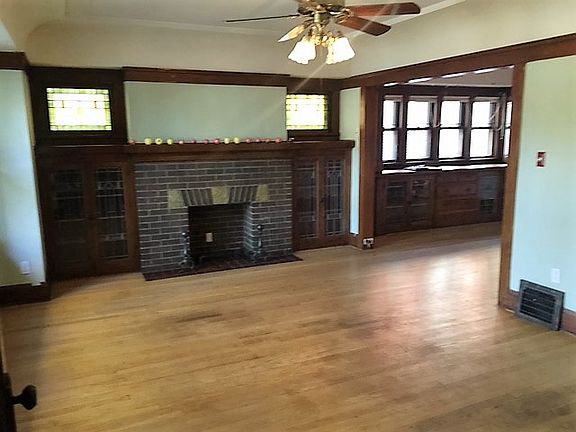 3rd image of 1119 E Burleigh St
