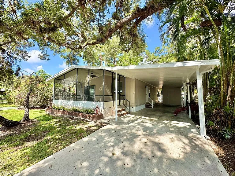 1252 Henderson Creek Dr — Photo 1
