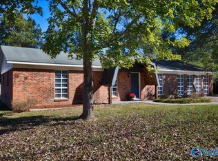 1105 Oakwood St NW, Hartselle, AL 35640