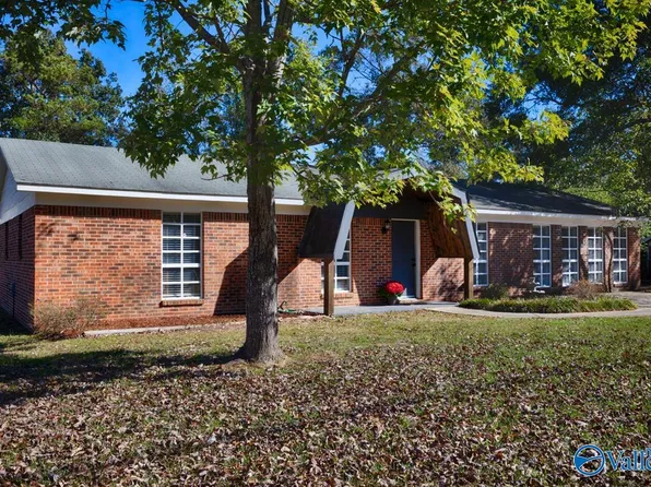 1105 Oakwood St NW, Hartselle, AL 35640