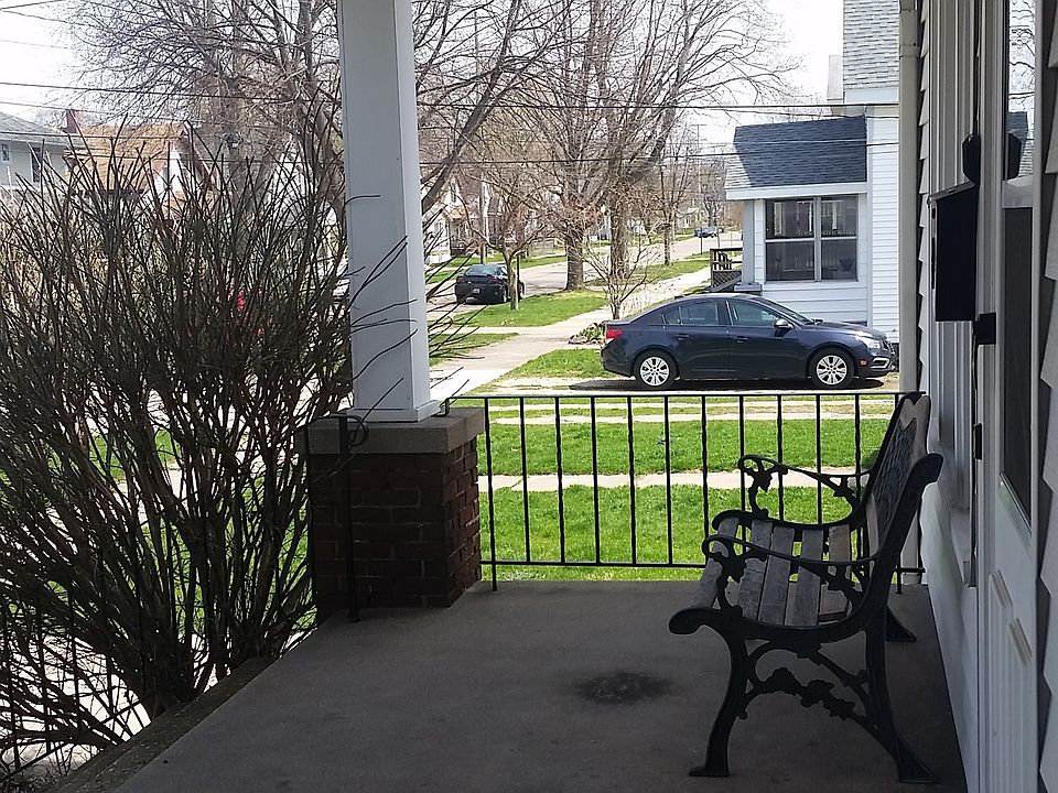 1st image of 1042 Courtney St NW