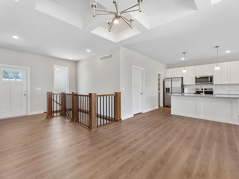 726 E Elmwood St — Photo 11