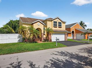 10871 SW 11th Mnr, Davie, FL 33324