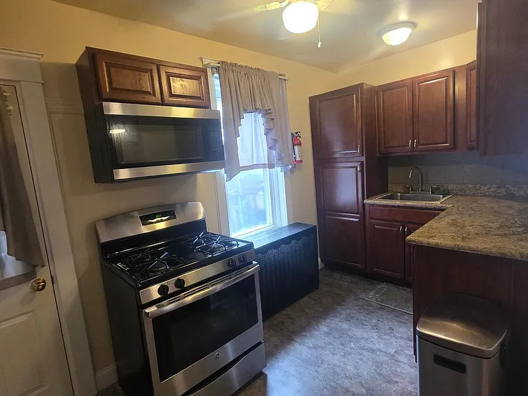 2439 Madison St — Photo 7