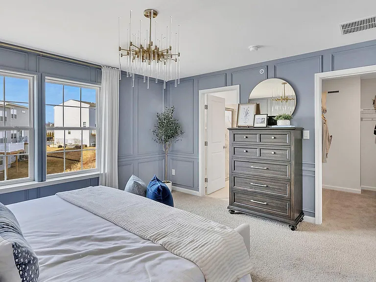1090 Meadowlark Dr — Photo 2
