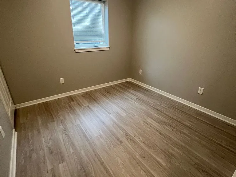 Victory Villas 1555 E. 118th Street — Photo 11