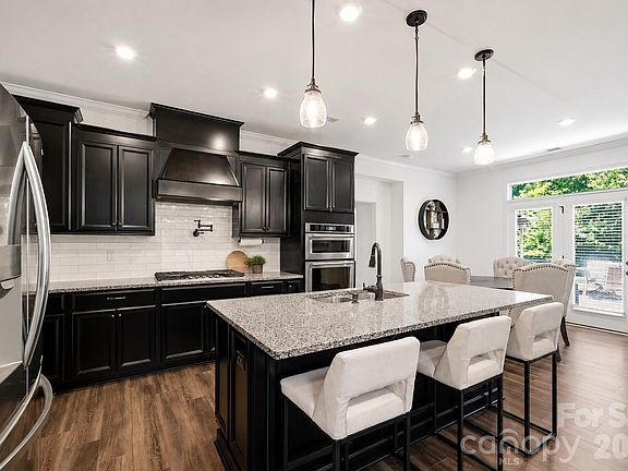 3rd image of 1613 Calder Dr