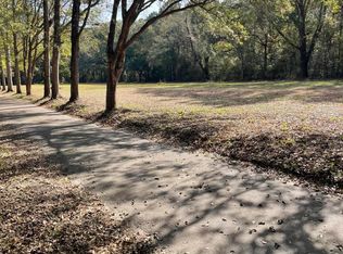 R B Dickerson Rd, Moss Pt, MS 39562