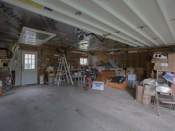 5th image of 327 E Main St