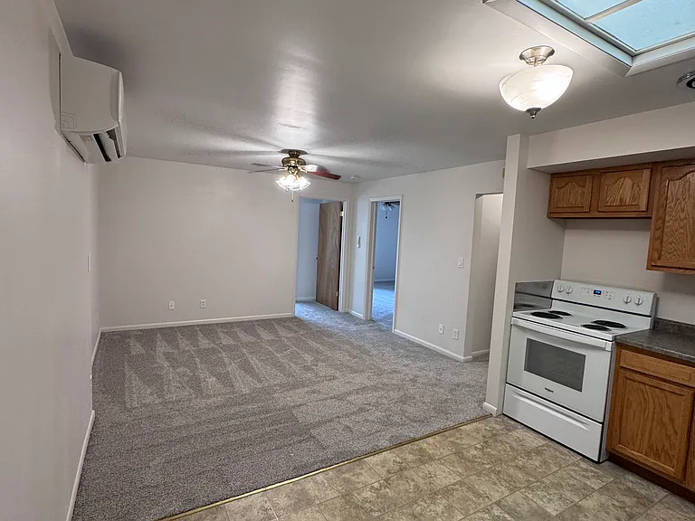 919 1/2 Main St #1F — Photo 5