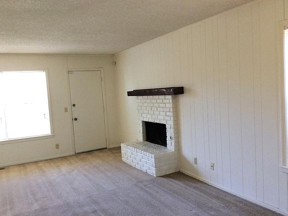 Living Room with fireplace