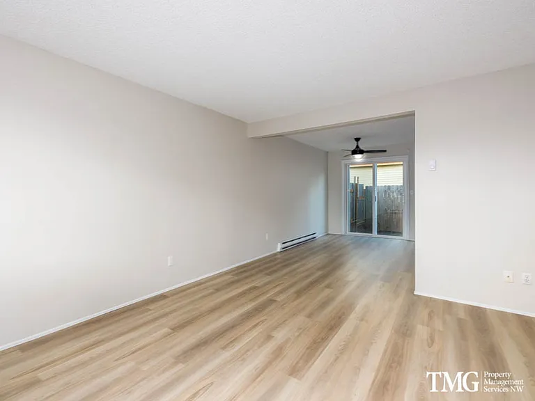 Brentwood Apartments — Photo 18