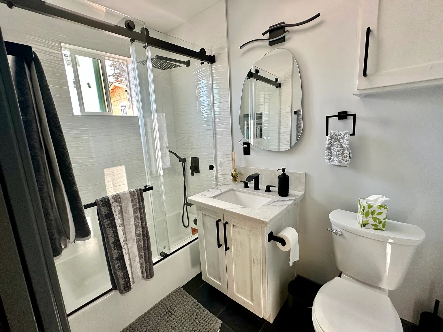 2 bed, 994 sqft, $3,500 — Photo 2