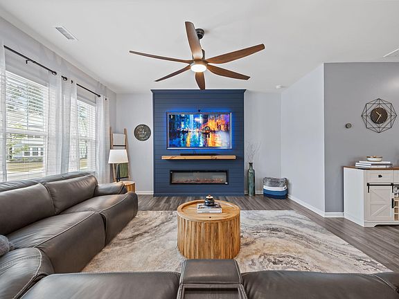 5th image of 1428 Latham Garden Dr