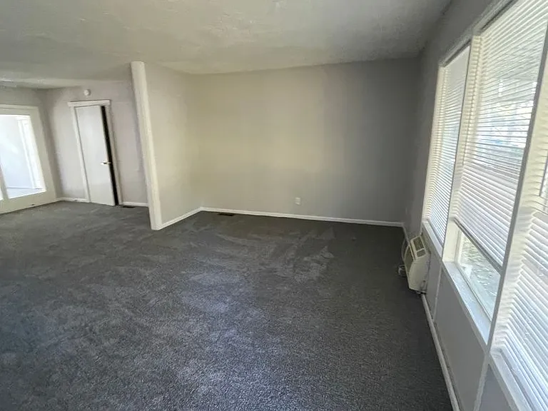 3161 Chrysler St — Photo 6