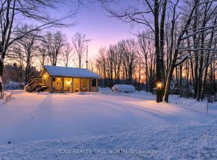 8 Robin Ct, Tiny, ON L9M 0B9