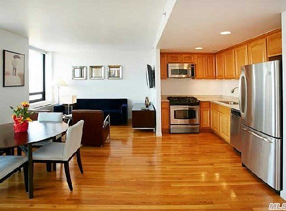 4th image of 11624 Grosvenor Ln APT 9B