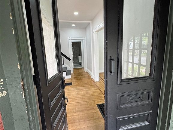 4th image of 86 Amherst St