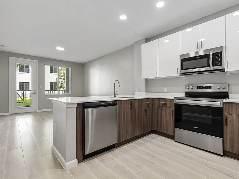 The Apartments at The Isles of Porto Vista — Photo 33