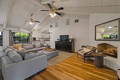 Train Station Apartments Photo 1