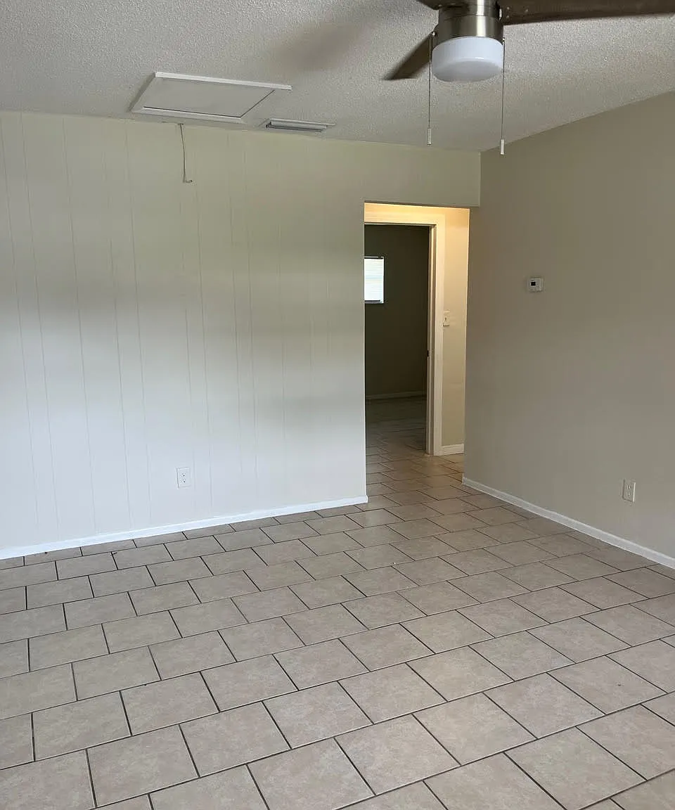 2 bed, 701 sqft, $1,149 — Photo 2