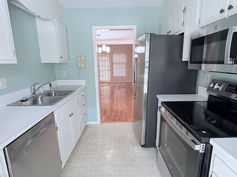 3132 Westbury Dr — Photo 10