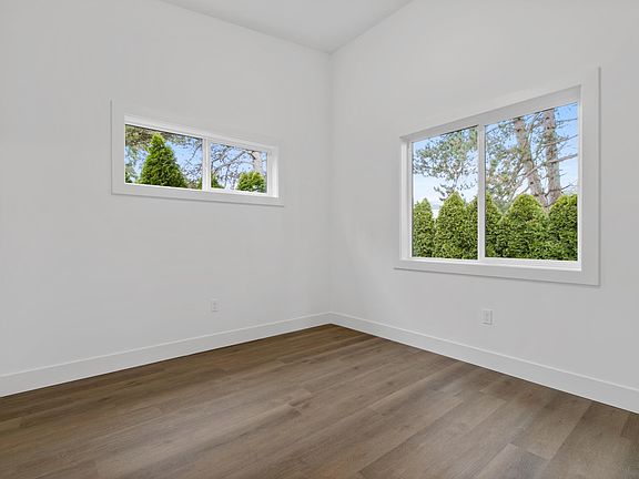 4th image of 2814 34th Ave W #A
