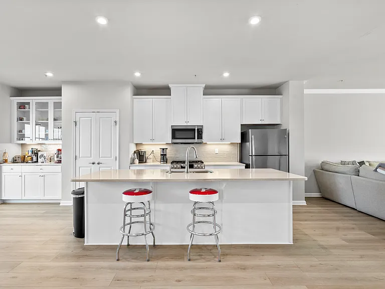 204 Station Dr — Photo 4