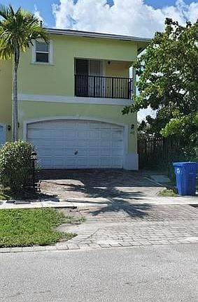 2nd image of 410 SW 9th St #410