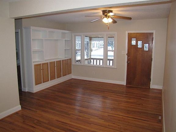3rd image of 5548 Oak St