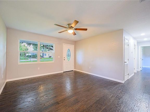 4th image of 271 W Marshall St