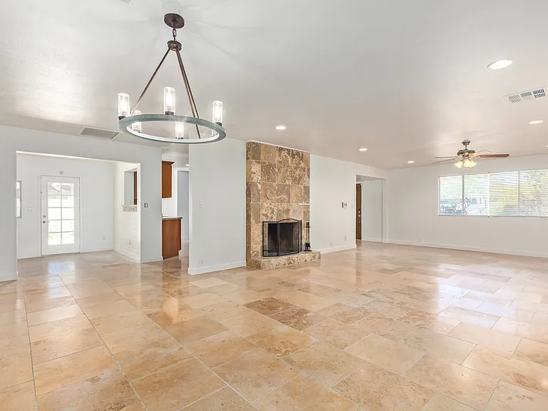 8731 E Minnezona Ave — Photo 11