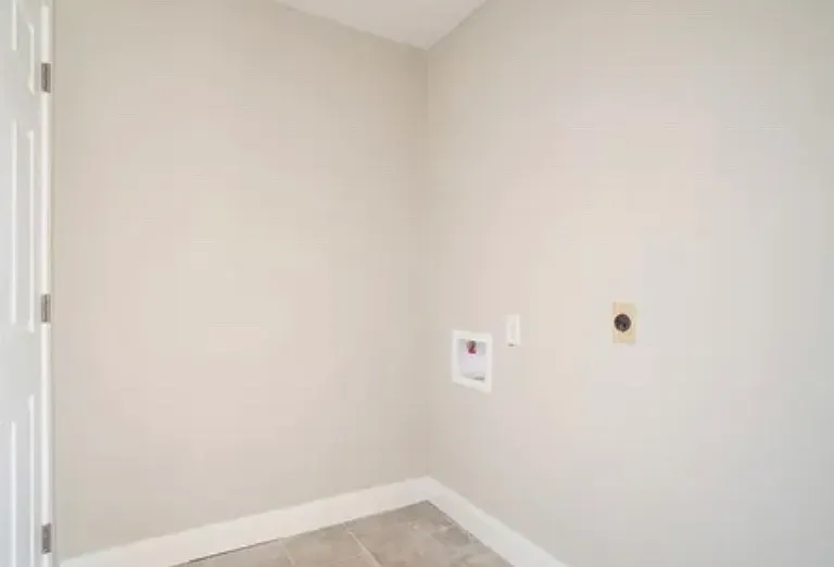 7347 Montgomery Dr — Photo 14